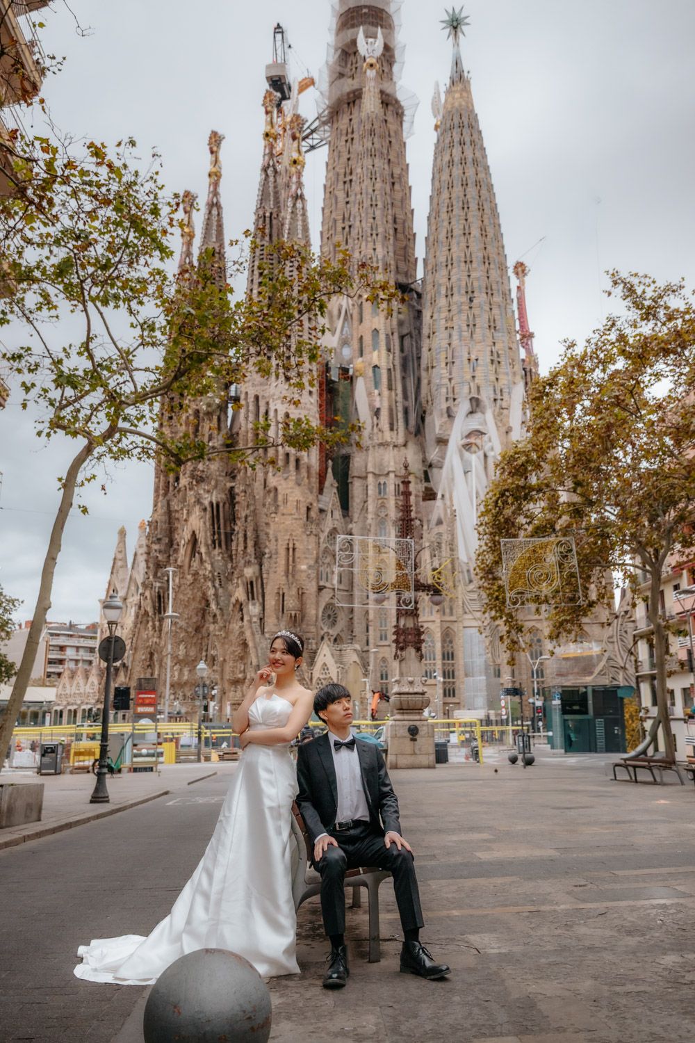 Loving whisper Old City narrow alley Barcelona Pre wedding photoshoot Barcelona BarcelonaLoversPH