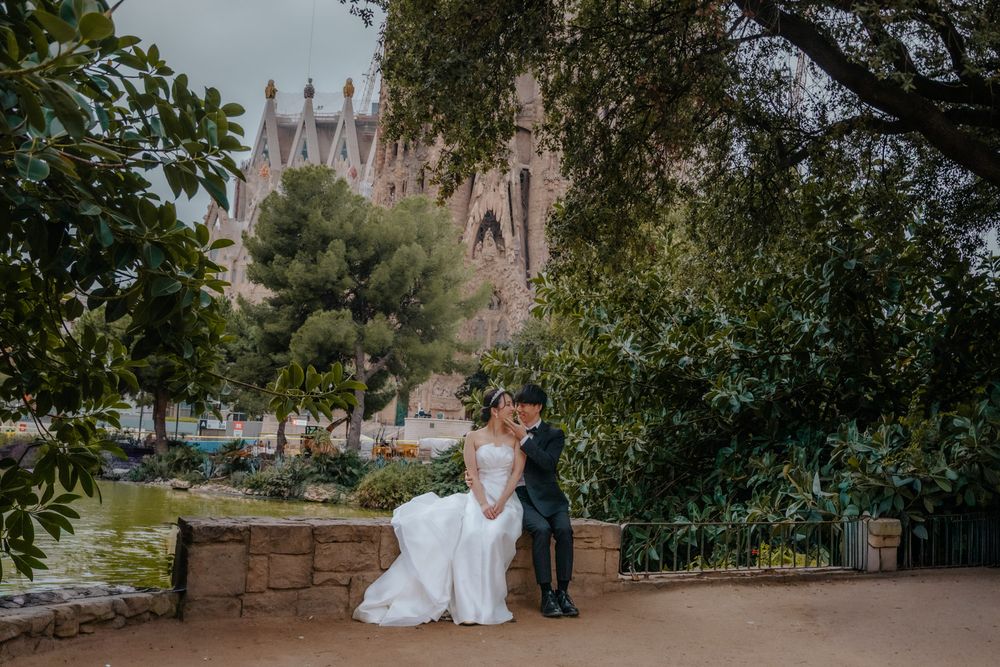 Wedding suit and dress portrait Cathedral Barcelona Pre wedding photoshoot Barcelona BarcelonaLoversPH