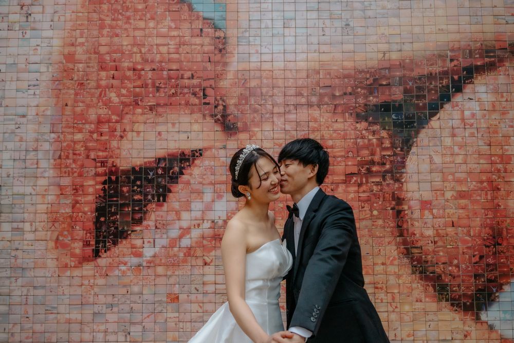 Tender kiss Park Güell mosaic columns Pre wedding photoshoot Barcelona BarcelonaLoversPH