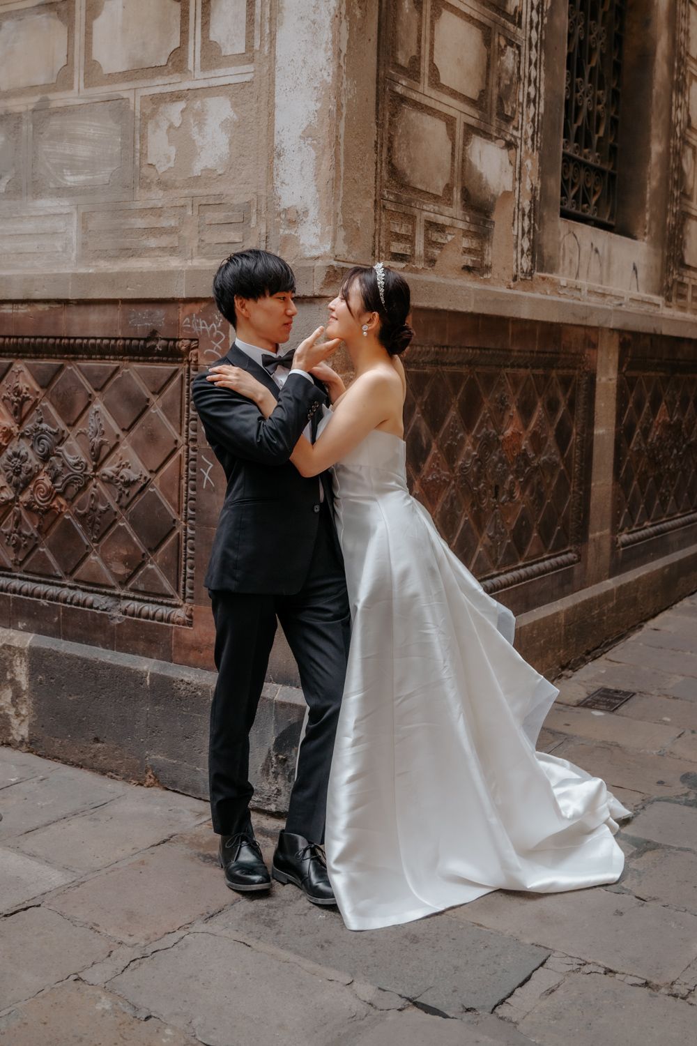 Romantic silhouette morning light Sagrada Familia Pre wedding photoshoot Barcelona BarcelonaLoversPH