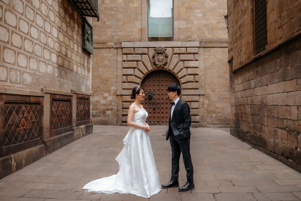 Close ring detail Sagrada Familia garden Pre wedding photoshoot Barcelona BarcelonaLoversPH