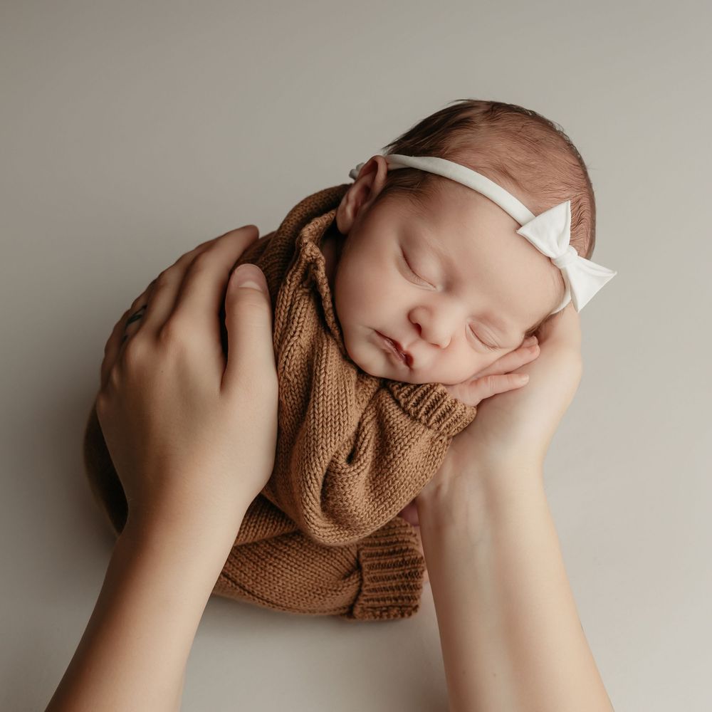 Newborn photo featuring mama's hands, taken by Jen Knightstep, Photographer