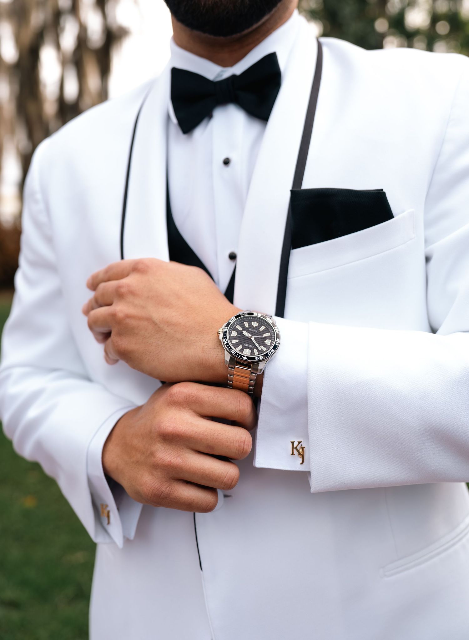 Fotografía de boda detalles novio. 
Wedding photography groom details
© Photography by Iela LLC