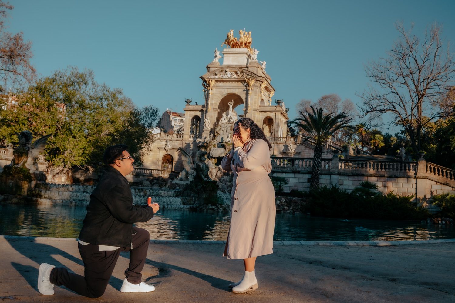 Loving embrace with fountain columns Barcelona Surprise proposal Barcelona BarcelonaLoversPH