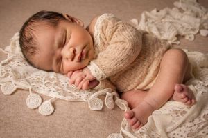 newborn session sleeping baby Neutral Mississauga Newborn Photos