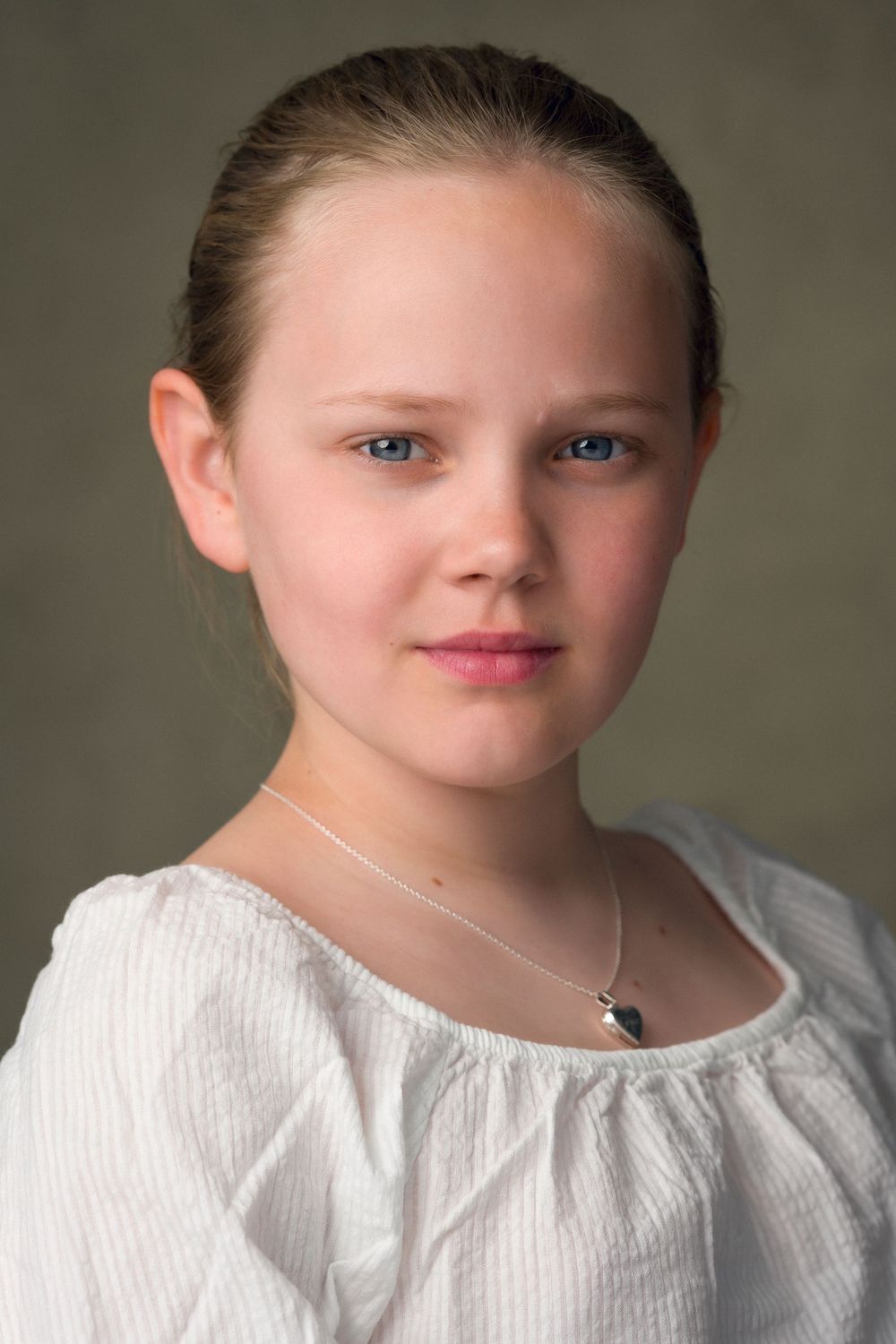 Authentic and natural headshots for talented kids