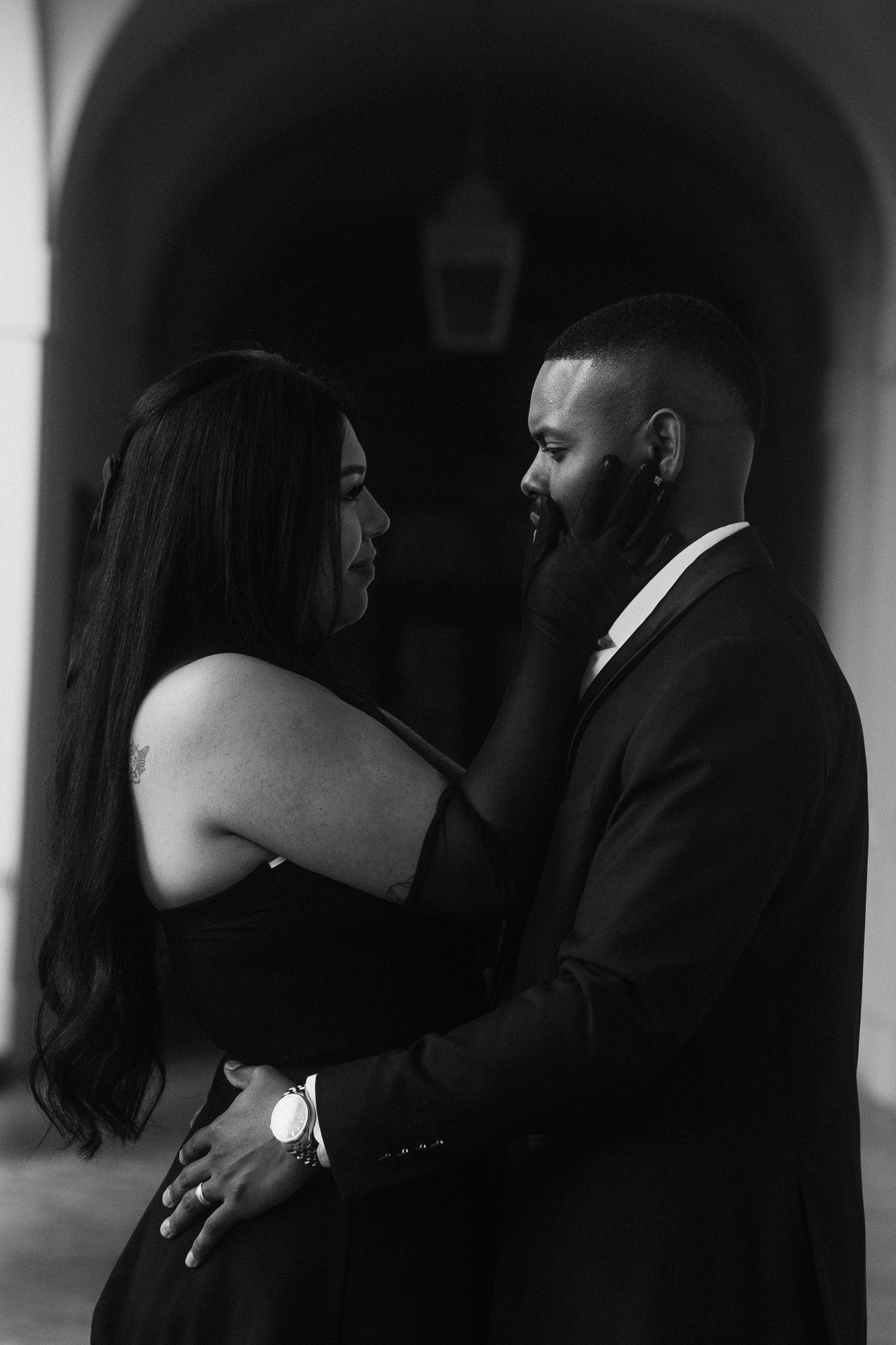 Yvonne & Sam going for a kiss at Pasadena City Hall Engagement Photoshoot Black And White Photo