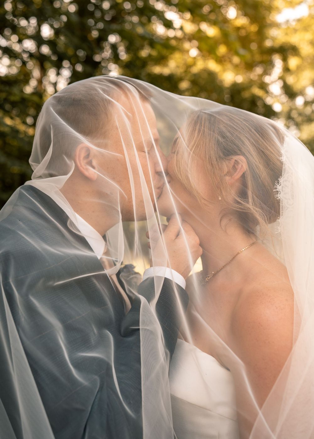 SUFFOLK WEDDING PHOTOGRAPHY - MARQUEE GARDEN WEDDING SUFFOLK - EDITORIAL WEDDING PHOTOGRAPHY