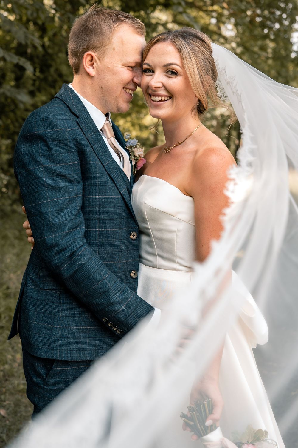 SUFFOLK WEDDING PHOTOGRAPHY - MARQUEE GARDEN WEDDING SUFFOLK - EDITORIAL WEDDING PHOTOGRAPHY