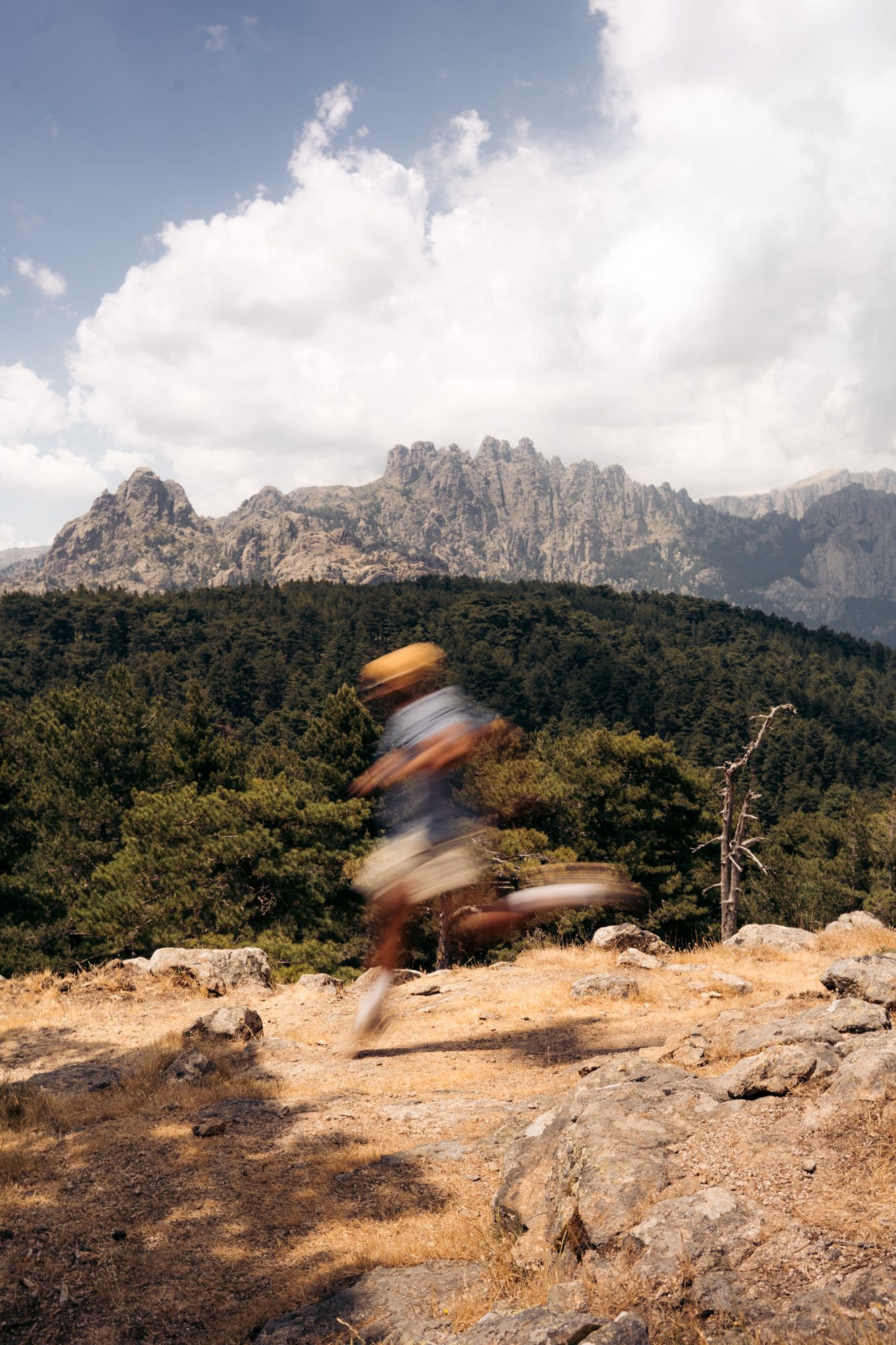 trail dans les aiguilles de bavella en corse