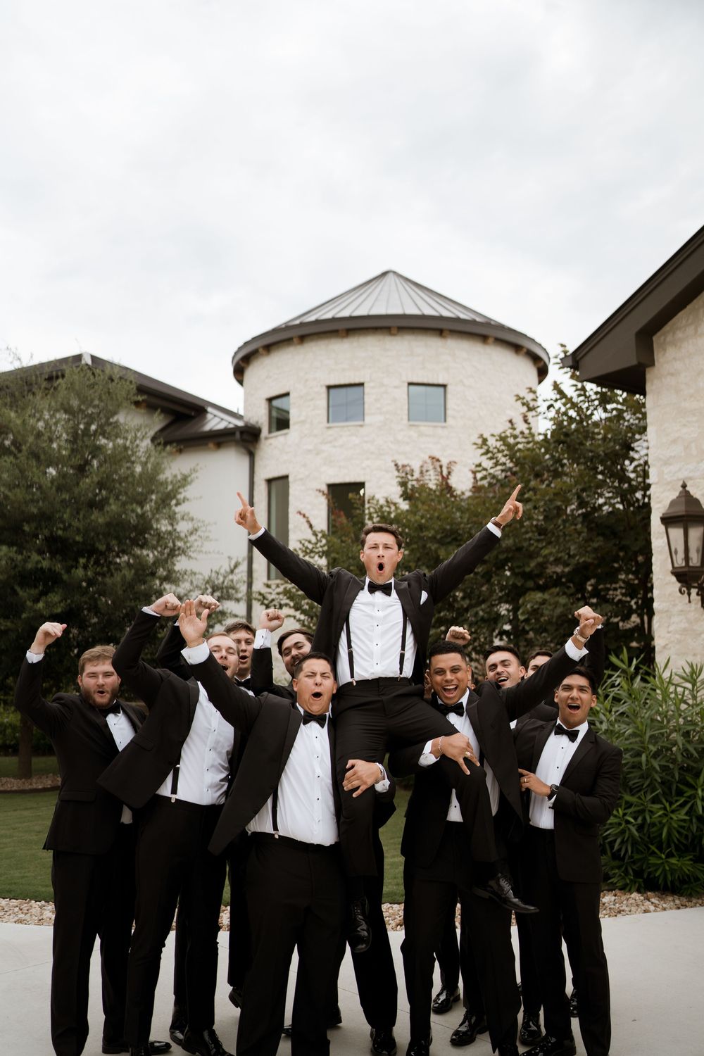 groomsmen photoshoot pose ideas