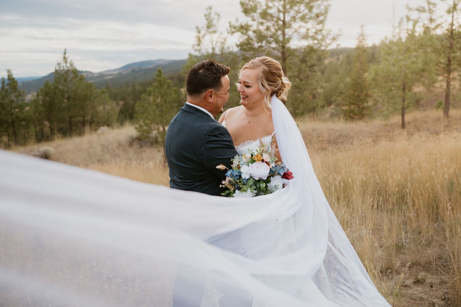 shannon clare photography , Kamloops Wedding photographer