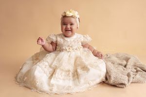 sesion de bautizo en estudio christening photoshoot
