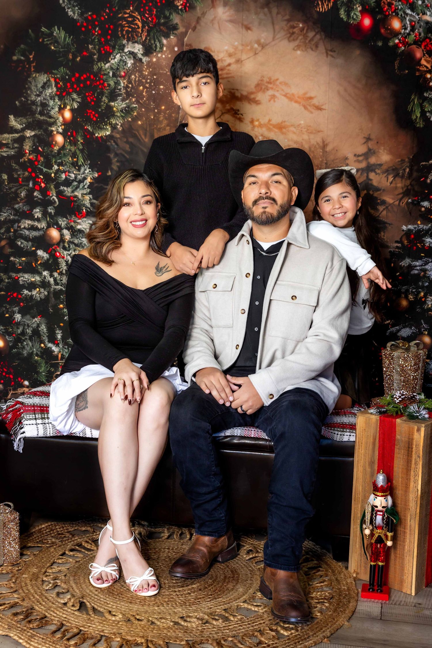 Family photographer Clovis CA outdoor family portraits by Colibri Captures.
