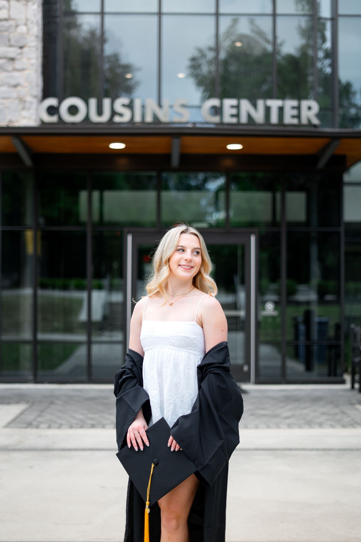 Oglethorpe student grad photos in atlanta Georgia book your graduation portrait sessions before commencement