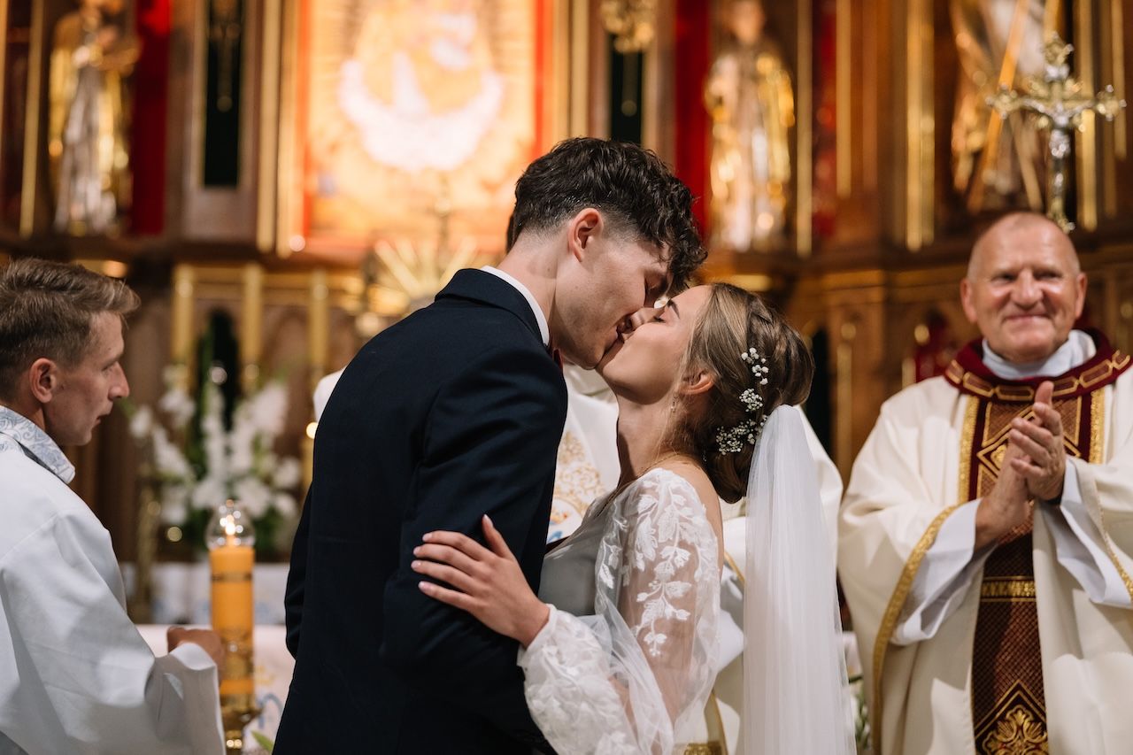 Ceremonia ślubna w kościele w Poznaniu