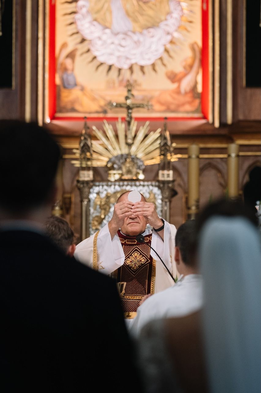 Ceremonia ślubna w kościele w Poznaniu