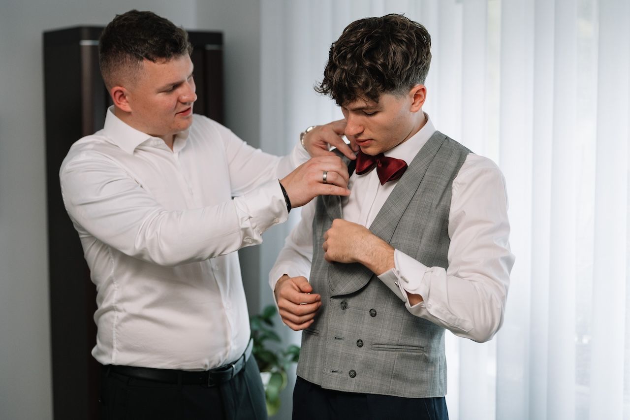 Fotograf ślubny Poznań – przygotowania pana młodego