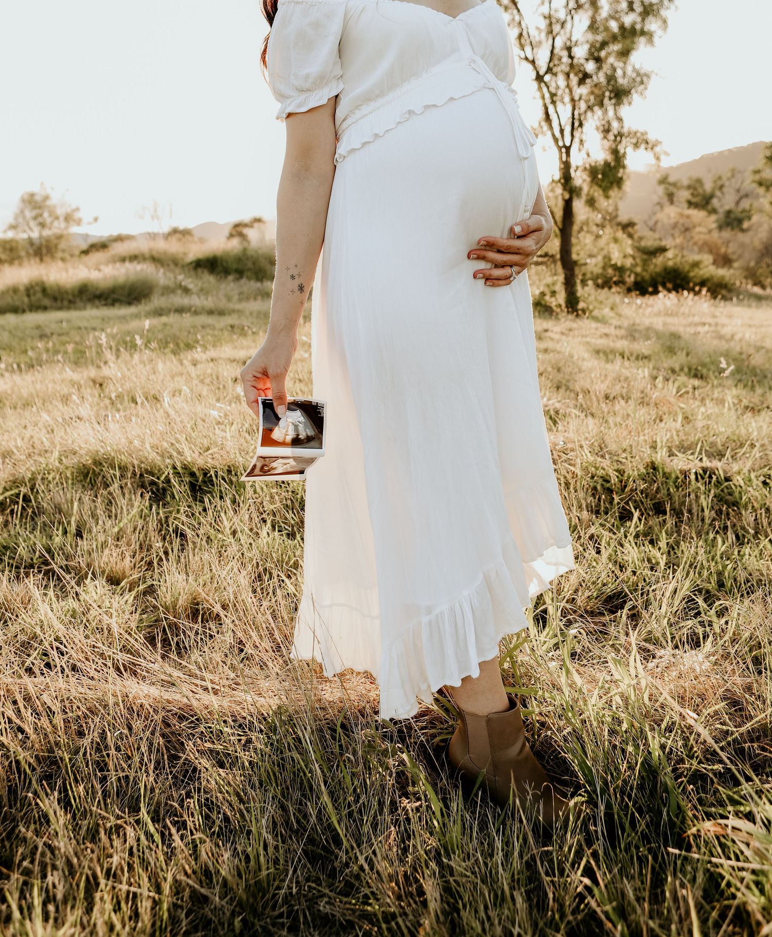 Small details in a maternity session