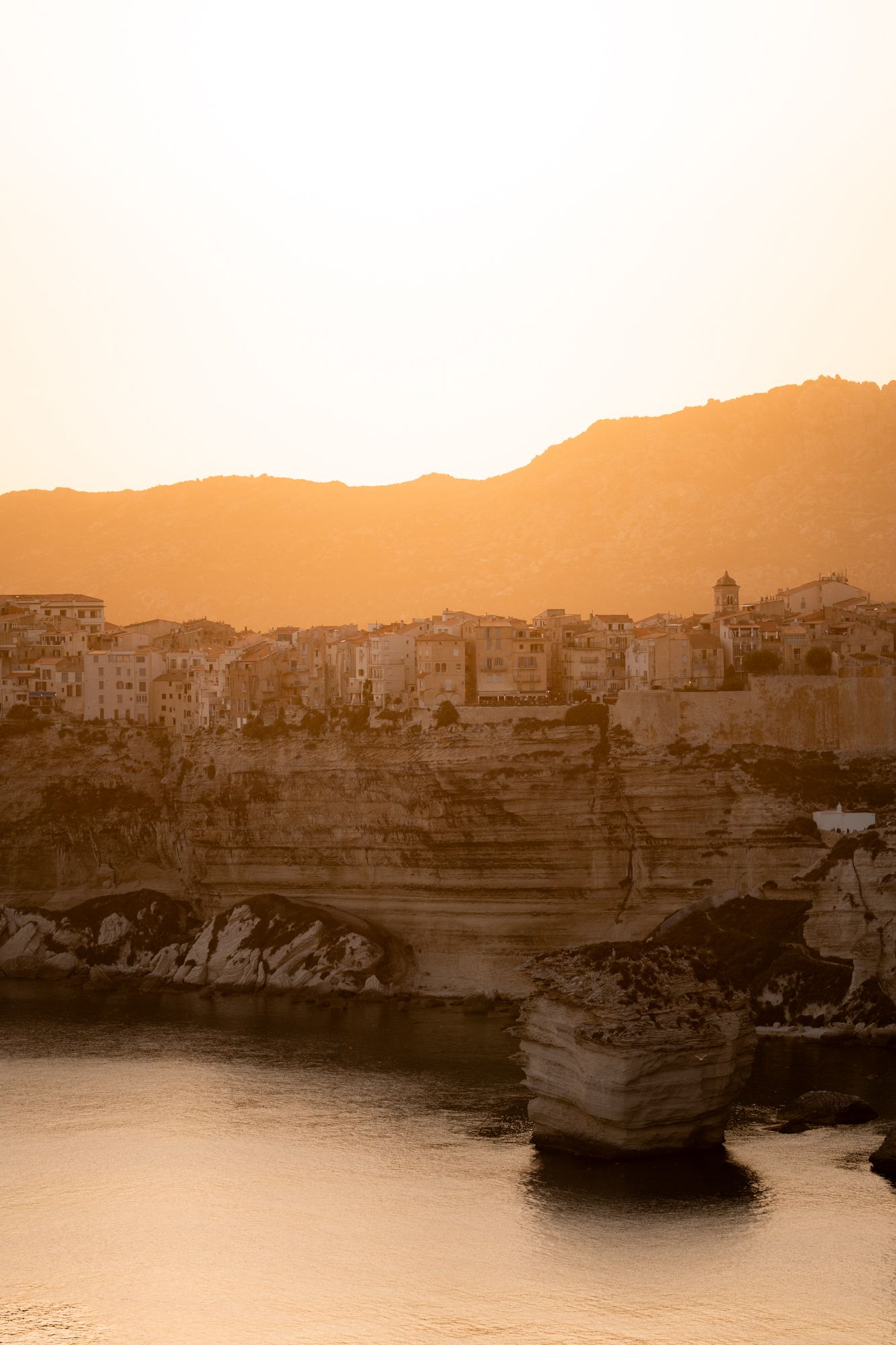 coucher de soleil sur les falaises de bonifacio en corse