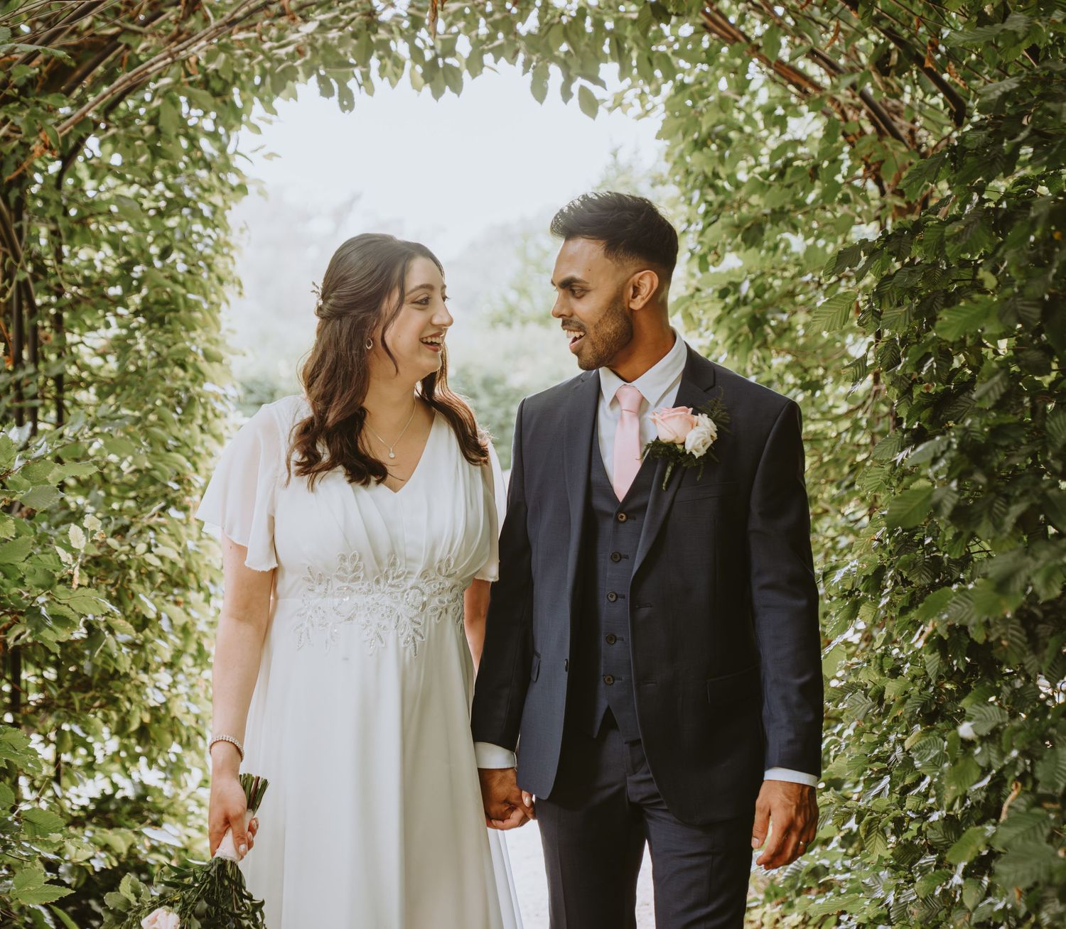 Soft waves and natural makeup for this bride