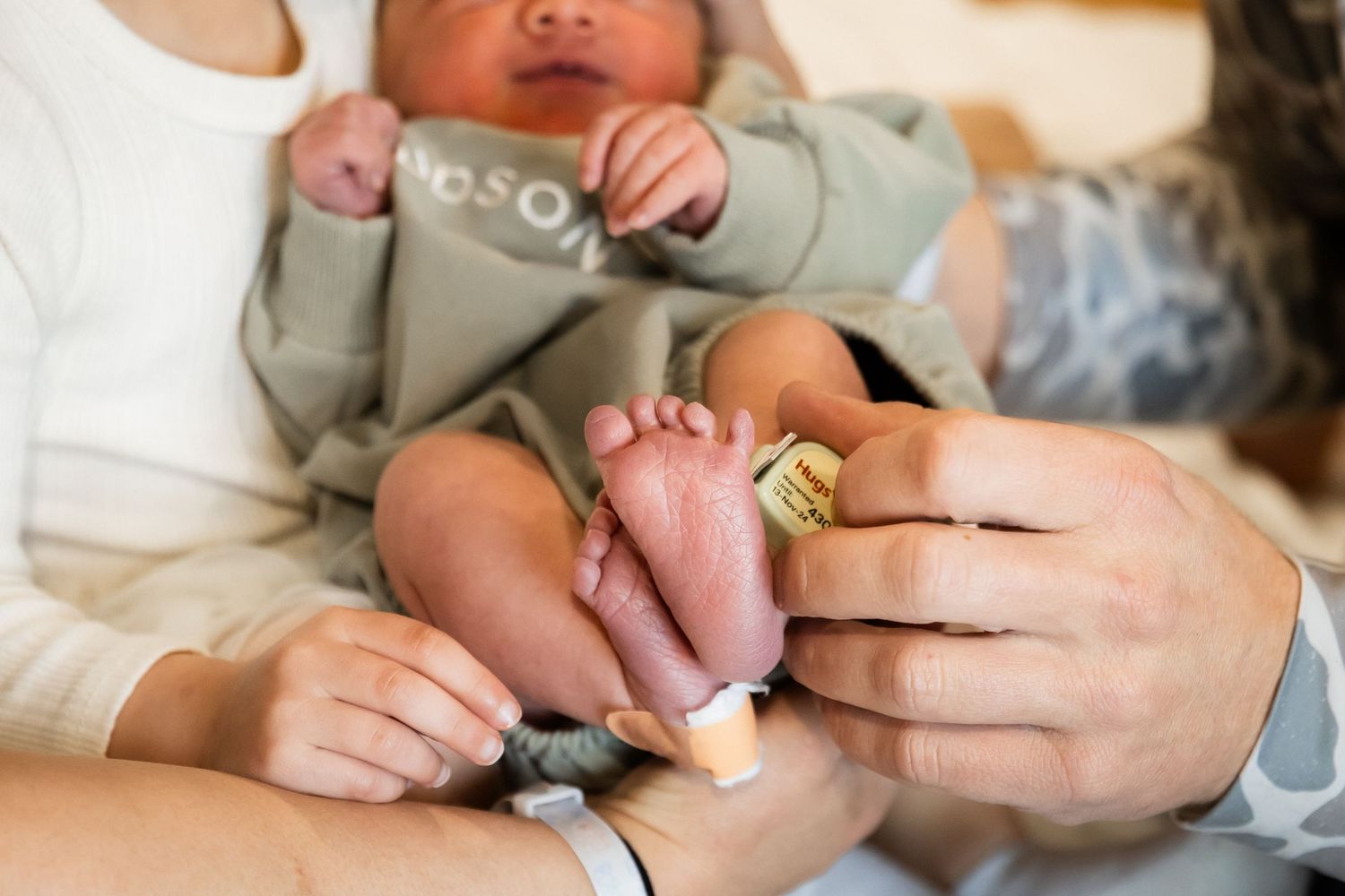 Fresh 48 newborn photography session in Kingwood TX hospital
