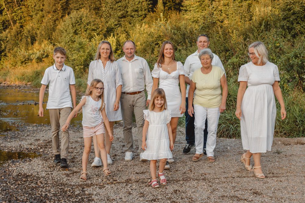 Authentisches Familienshooting in Grimma und Leipzig – lebendige, warme Familienmomente.