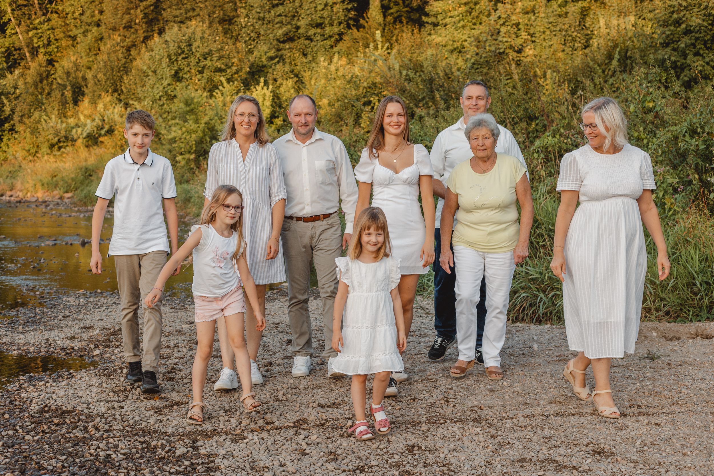 Authentisches Familienshooting in Grimma und Leipzig – lebendige, warme Familienmomente.