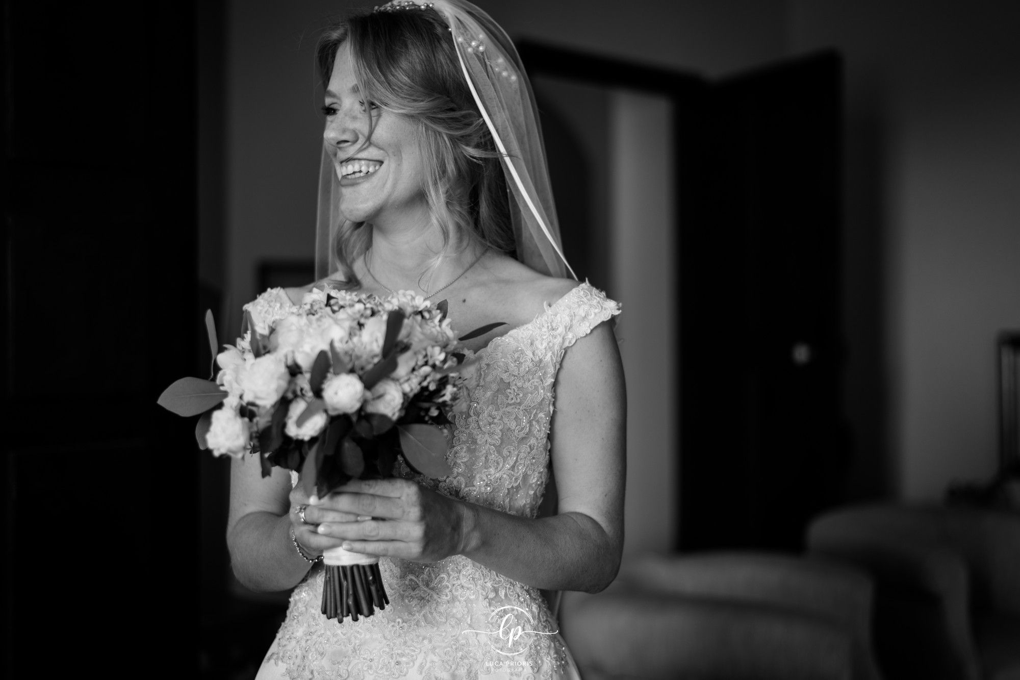 sposa col bouquet
