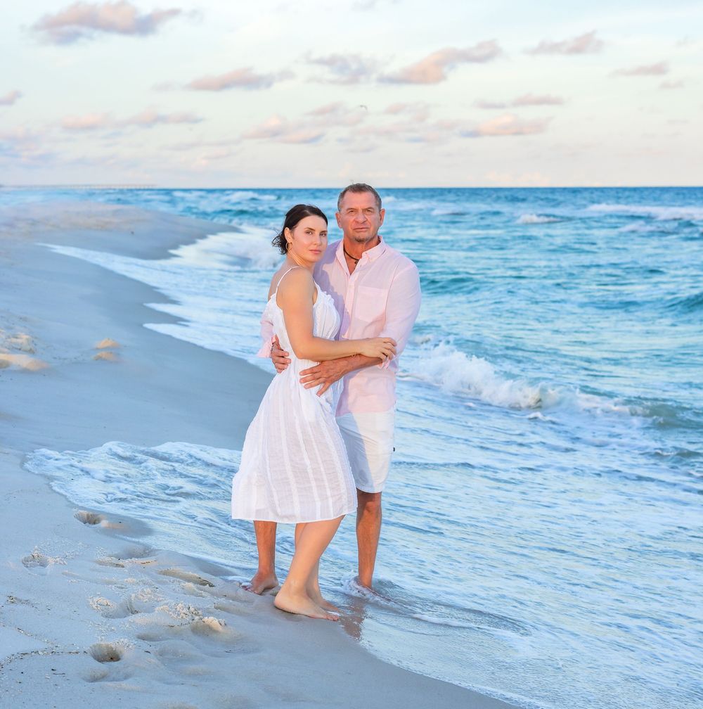 Sea Glass Photography of Navarre, Florida offers stunning lifestyle candids and traditional family portraits in Navarre Beach, Florida.