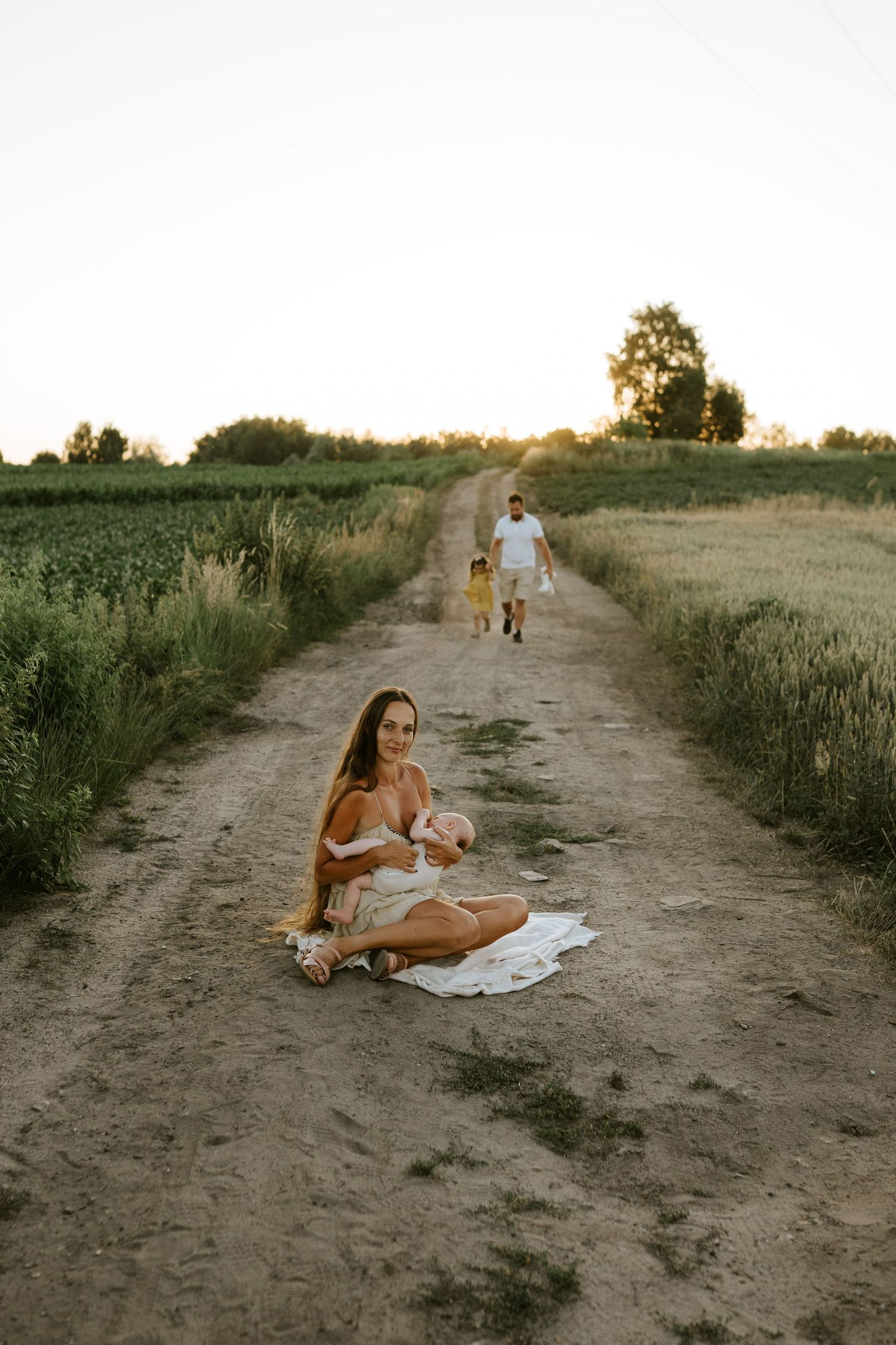 Sesja rodzinna w plenerze. Sesja noworodkowa w plenerze. Plenerowe zdjęcia rodzinne.  Fotograf rodzinny Katowice. Plenerowa sesja rodzinna