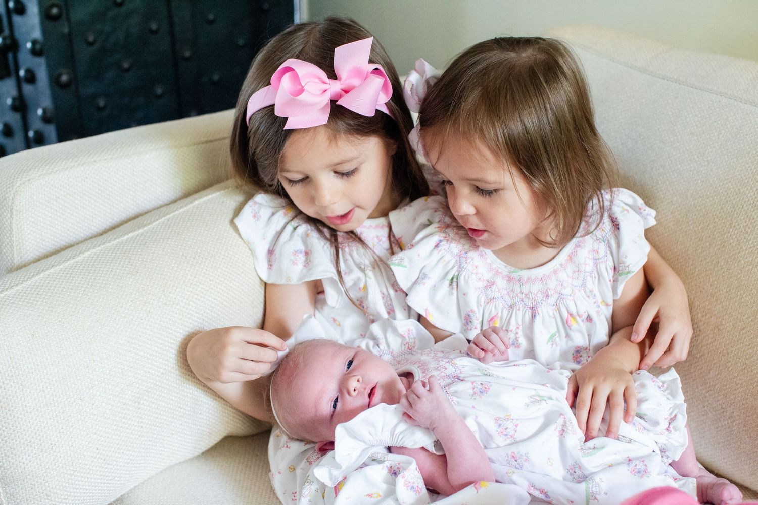 Newborn portrait. Three sisters. Guaynabo, Puerto Rico.