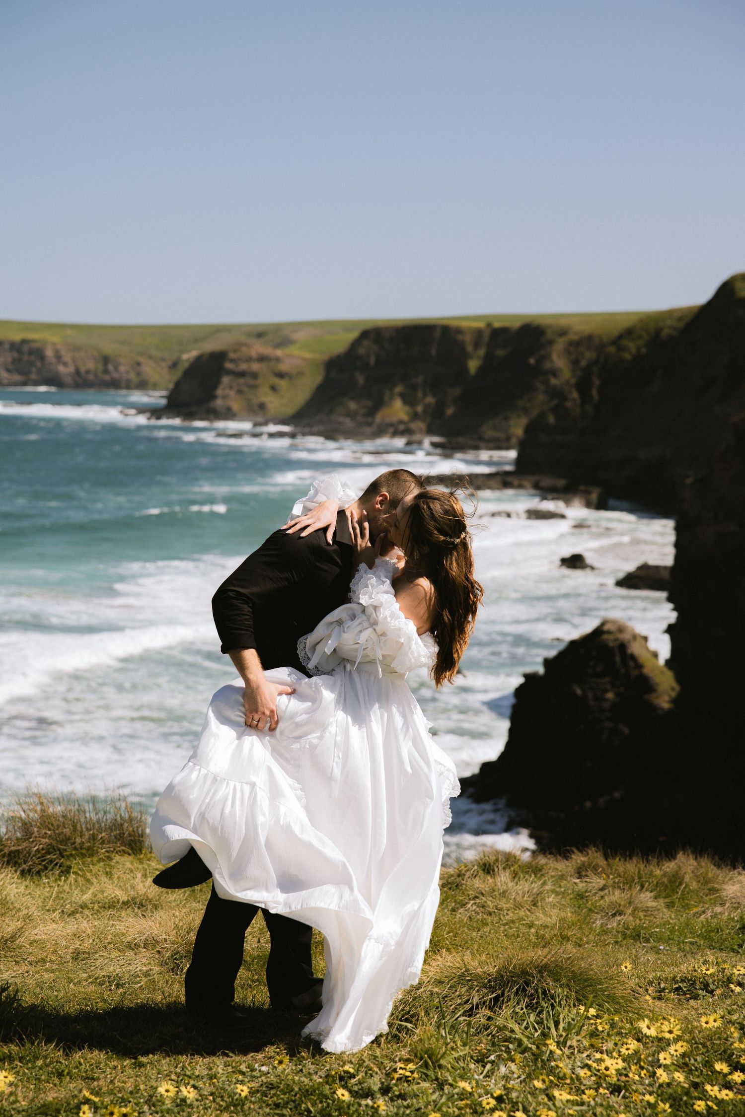 Mornington Peninsula cliffside elopement, coastal wedding photographer, romantic ocean views, Melbourne wedding photographer