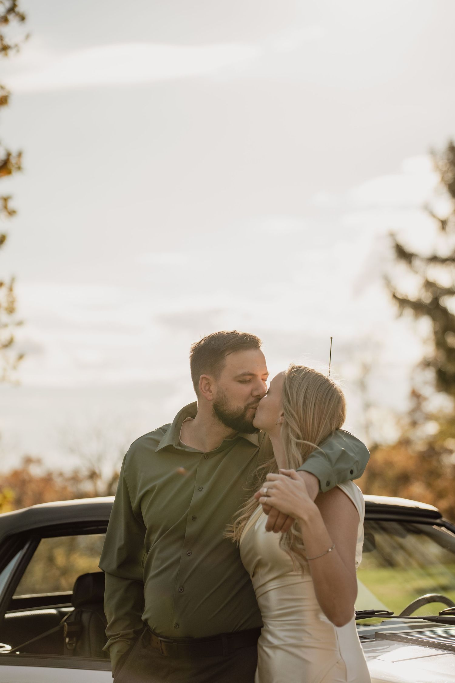 Engagement photographer, True to color Engagement session, Pittsburgh wedding photographer