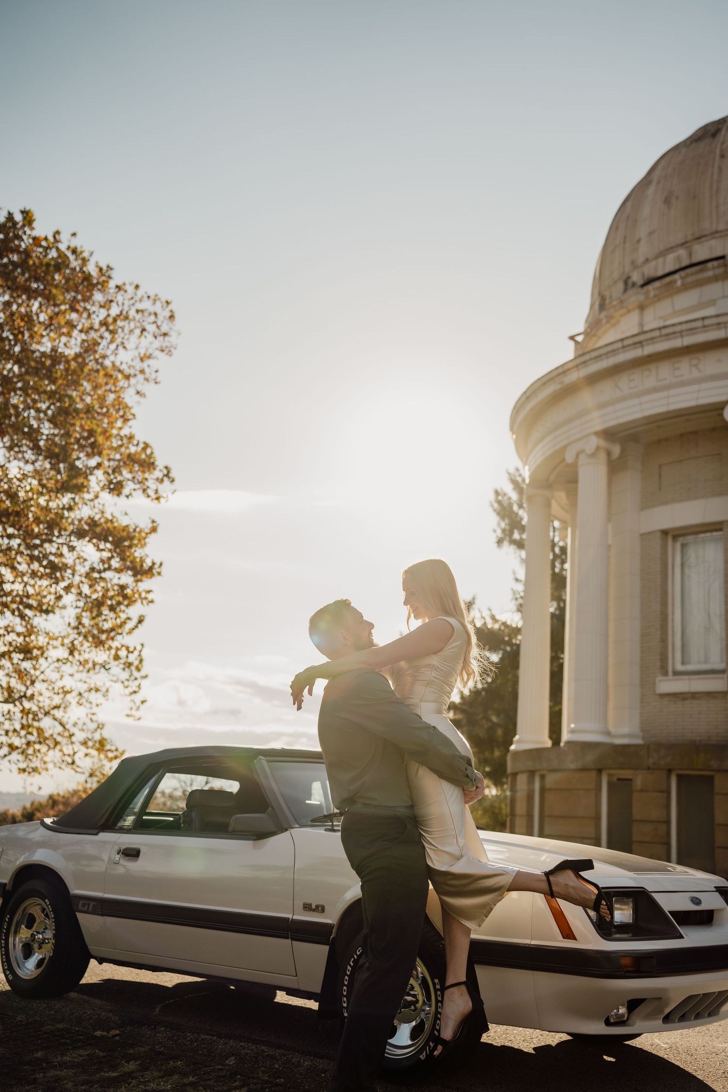 Engagement photographer, True to color Engagement session, Pittsburgh wedding photographer