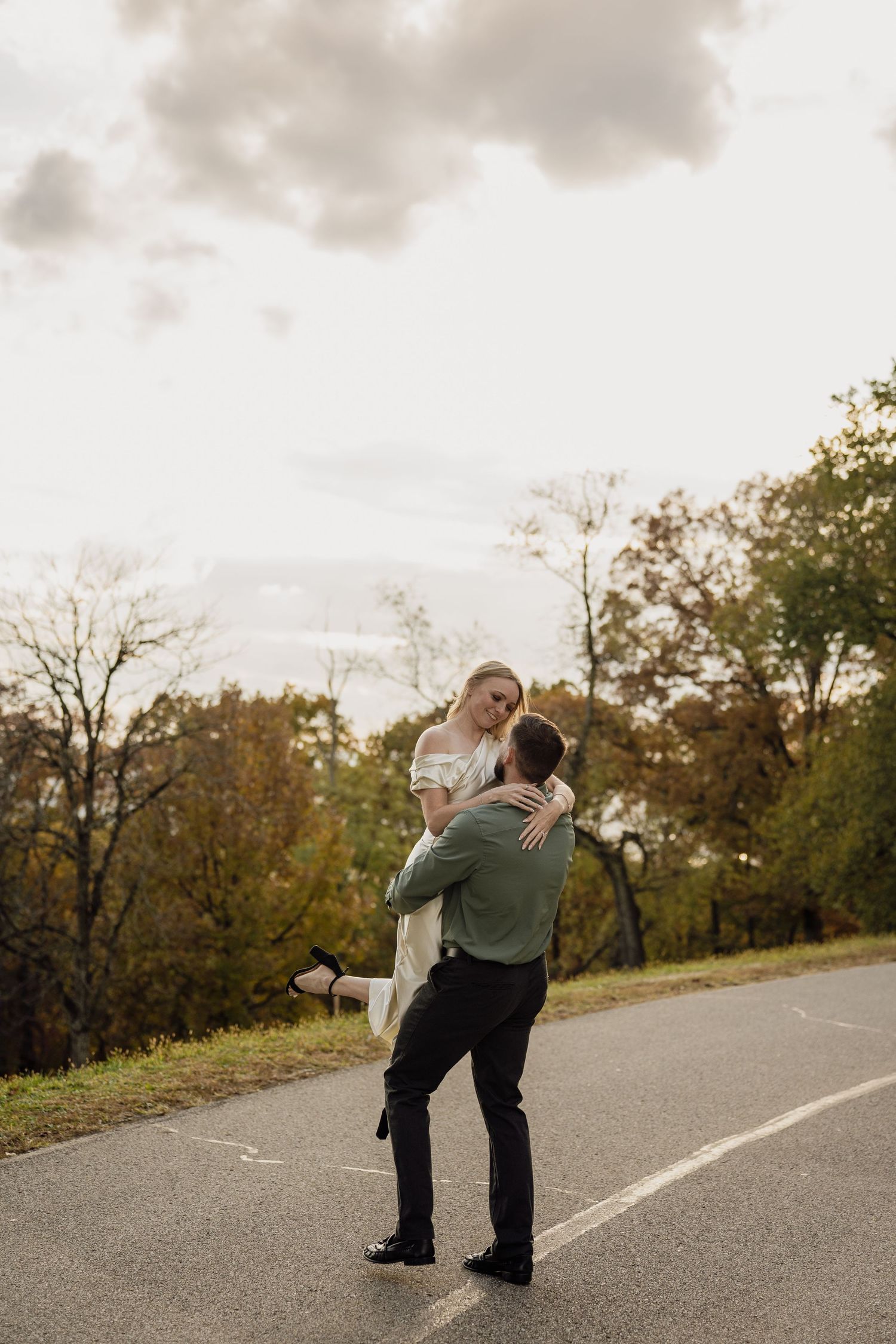 Engagement photographer, True to color Engagement session, Pittsburgh wedding photographer