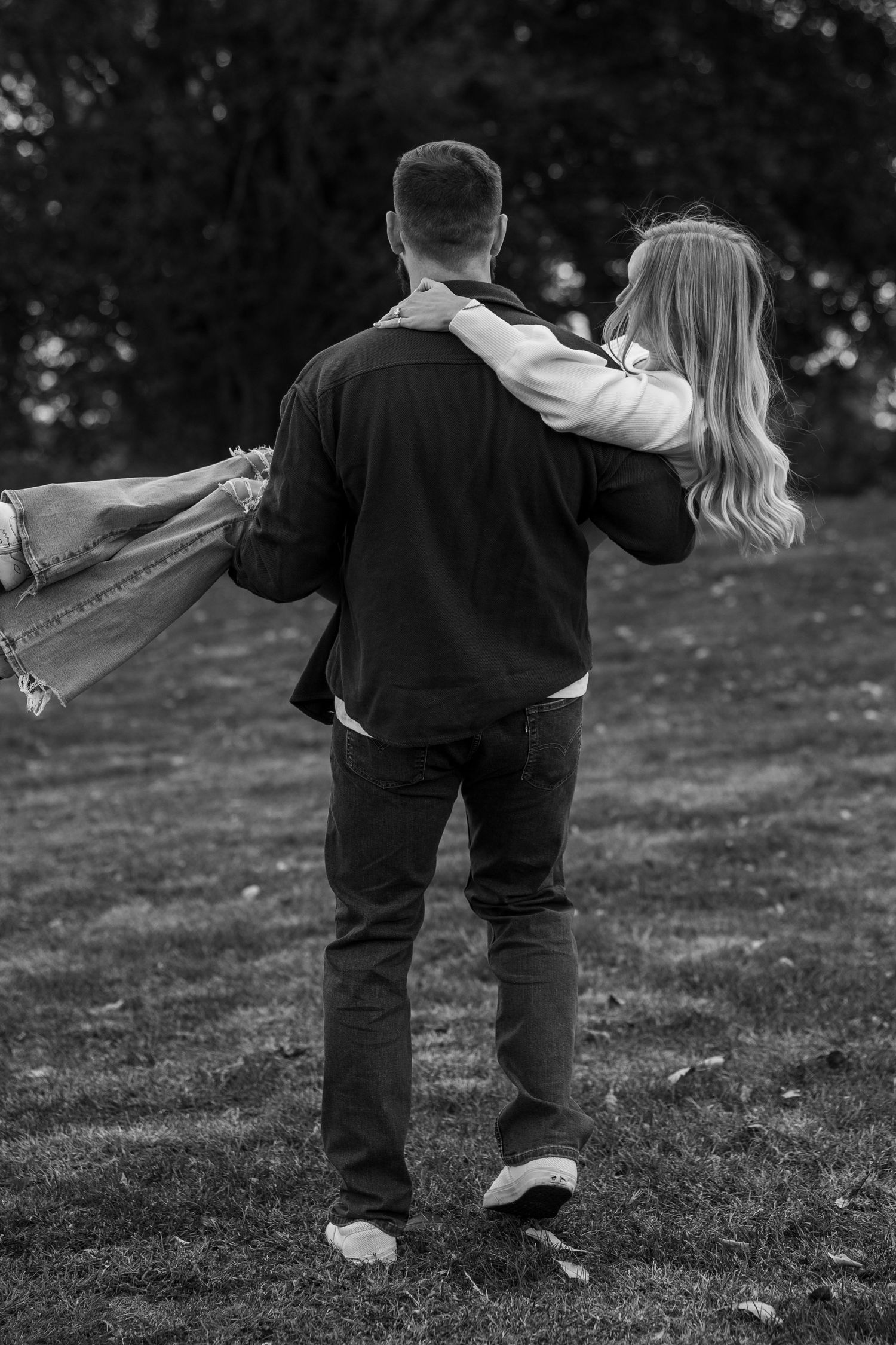 Engagement photographer, True to color Engagement session, Pittsburgh wedding photographer