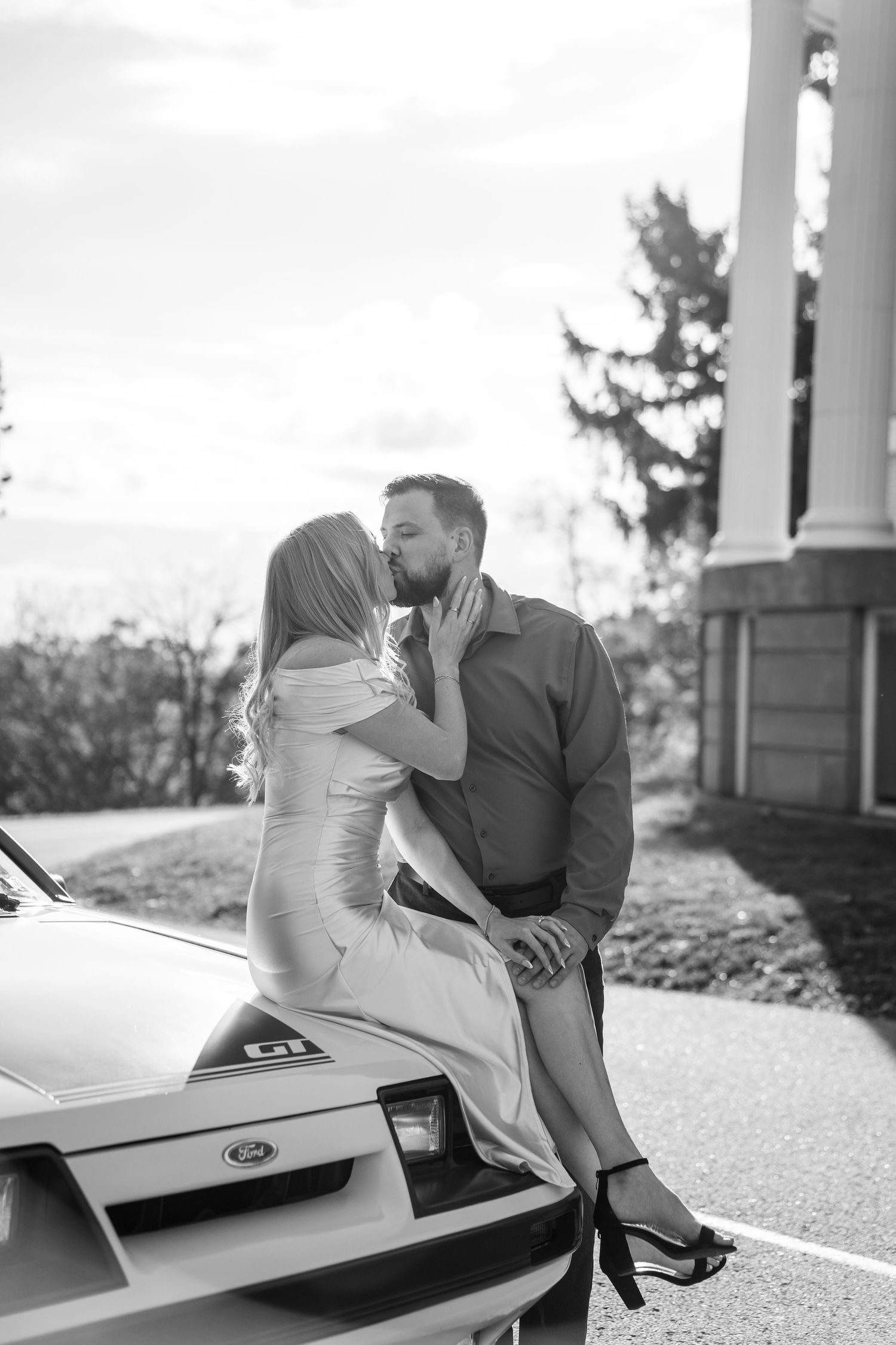 Engagement photographer, True to color Engagement session, Pittsburgh wedding photographer