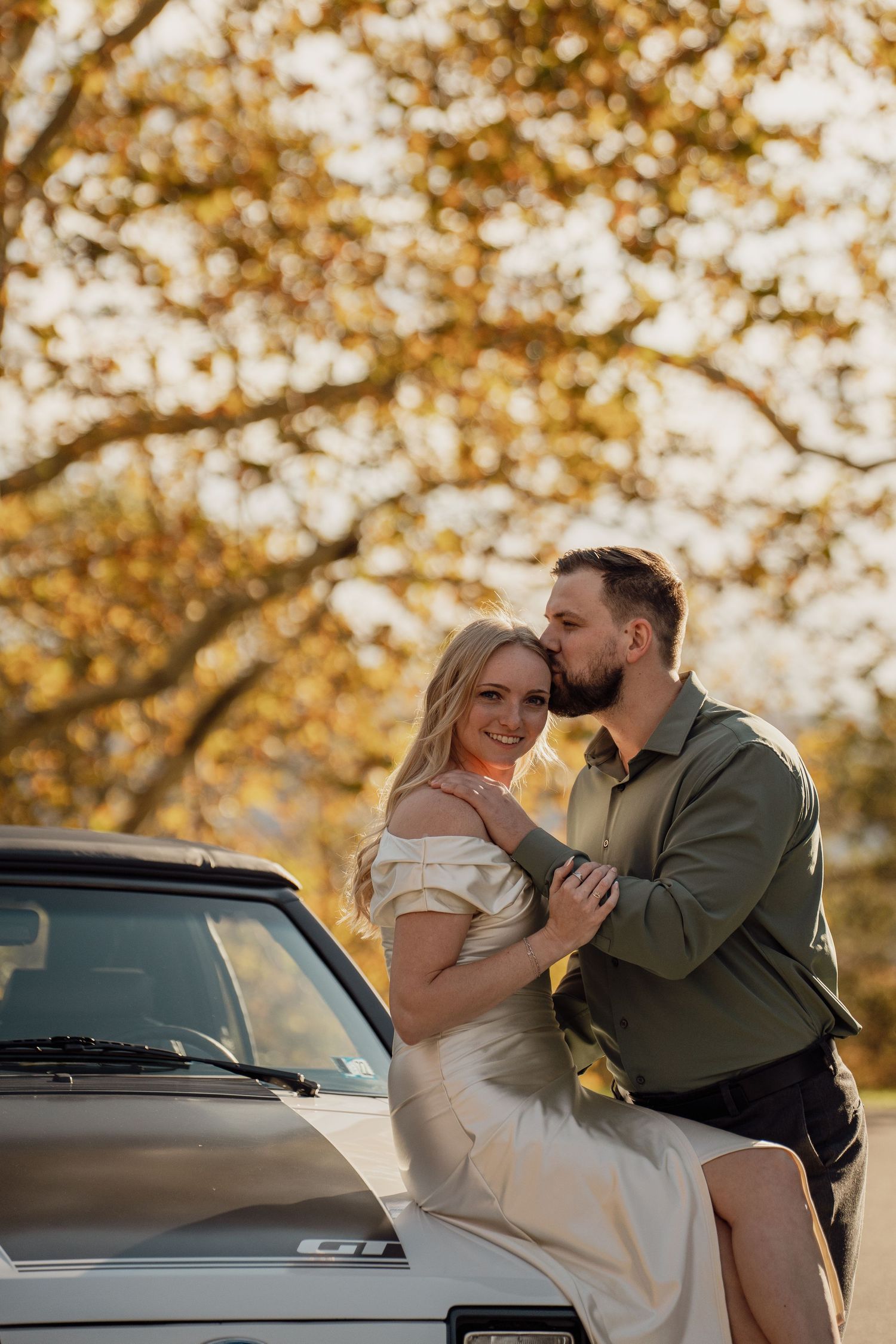 Engagement photographer, True to color Engagement session, Pittsburgh wedding photographer