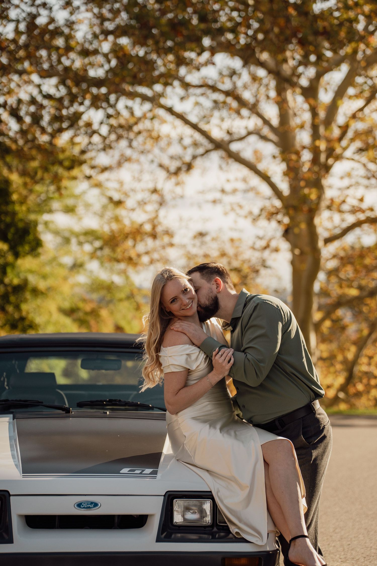 Engagement photographer, True to color Engagement session, Pittsburgh wedding photographer