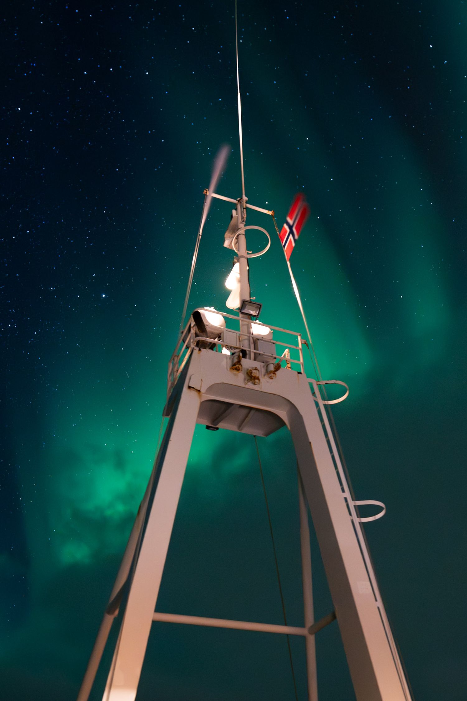 aurores boréales sur le polarfront bateau de croisière