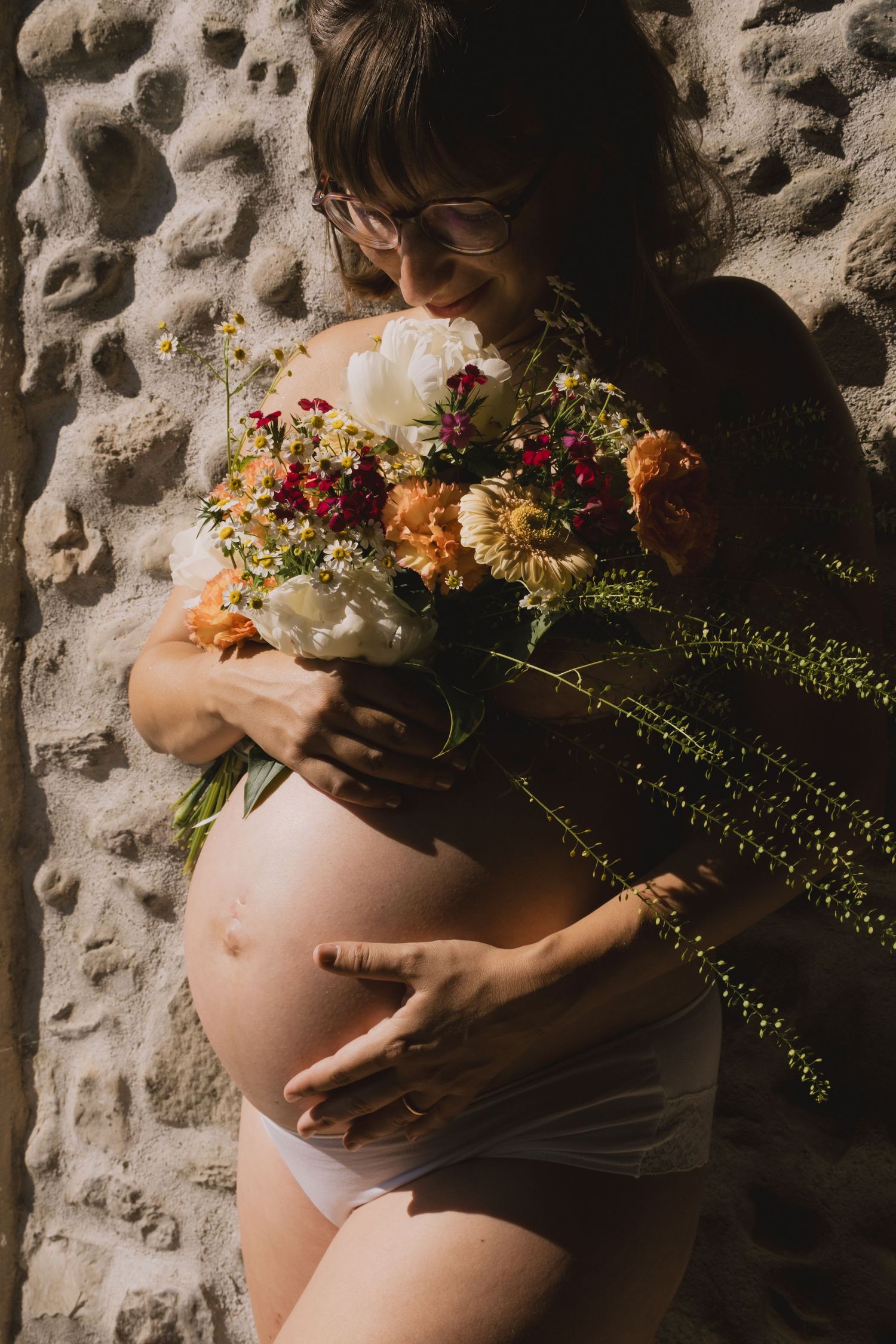 Photographe fribourg authentique naturel emotion maternité grossesse mariage grain vintage lumière noir et blanc portraits mini session