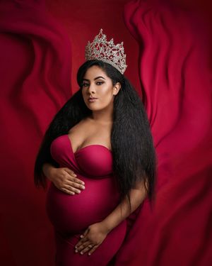 Premier Bonaire photographer Felicia Schuette – maternity, motherhood, boudoir, couples, lifestyle, business, flying dress, mini sessions.