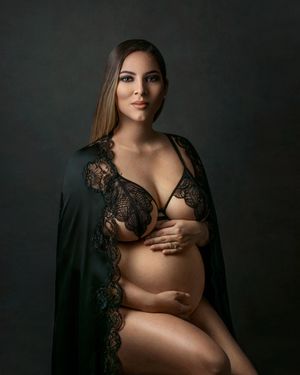 Premier Bonaire photographer Felicia Schuette – maternity, motherhood, boudoir, couples, lifestyle, business, flying dress, mini sessions.