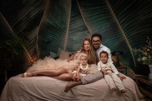 Premier Bonaire photographer Felicia Schuette – maternity, motherhood, boudoir, couples, lifestyle, business, flying dress, mini sessions.