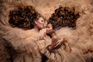 Premier Bonaire photographer Felicia Schuette – maternity, motherhood, boudoir, couples, lifestyle, business, flying dress, mini sessions.