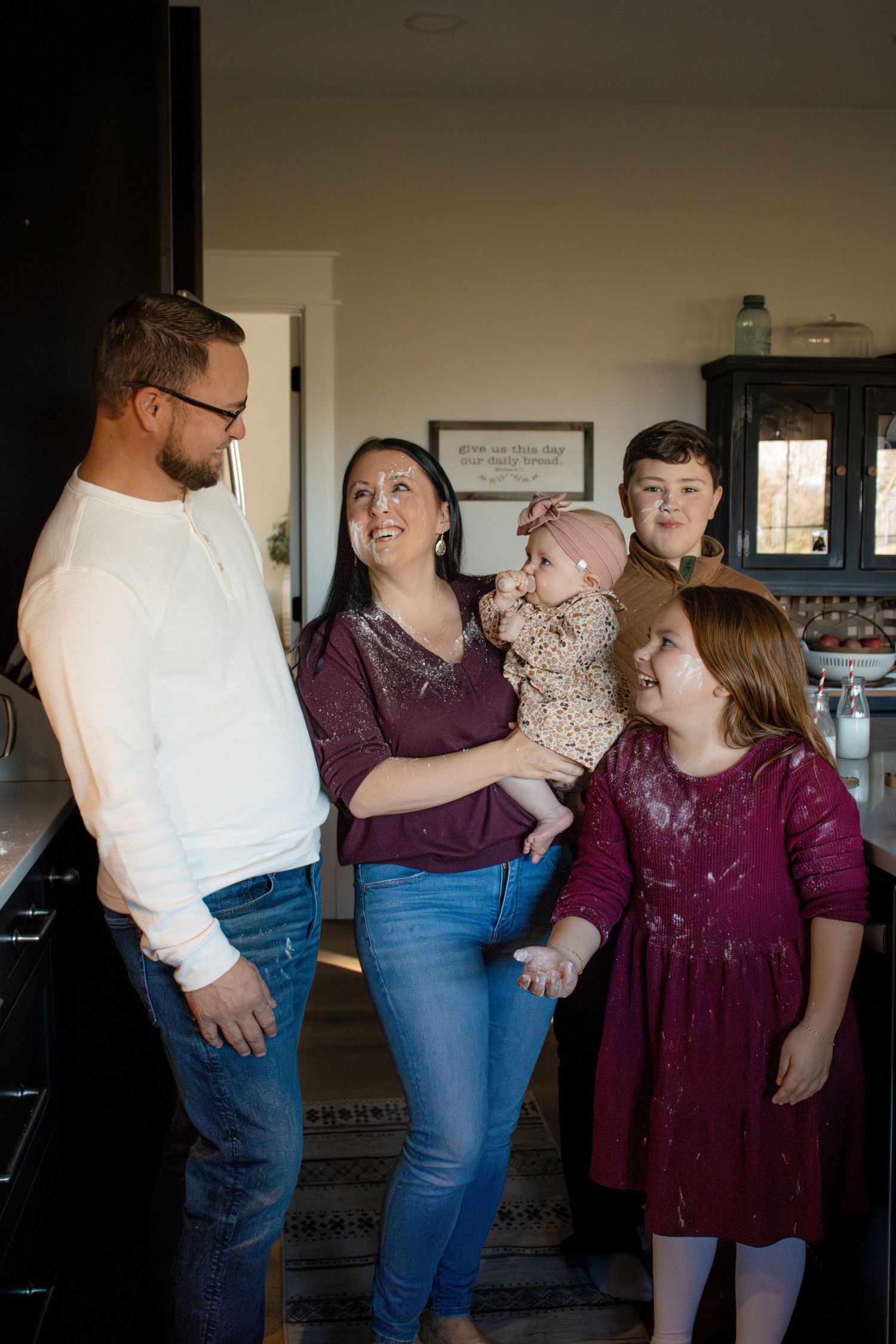 Waynesboro, Virginia family photographer capturing festive holiday photos for families.