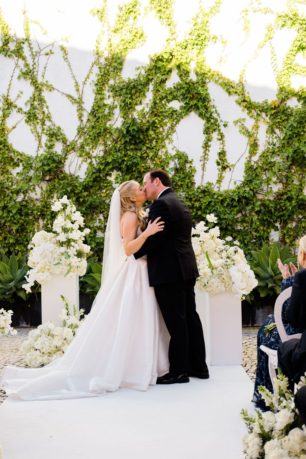 bride and groom, The kiss, Lisbon, ceremony