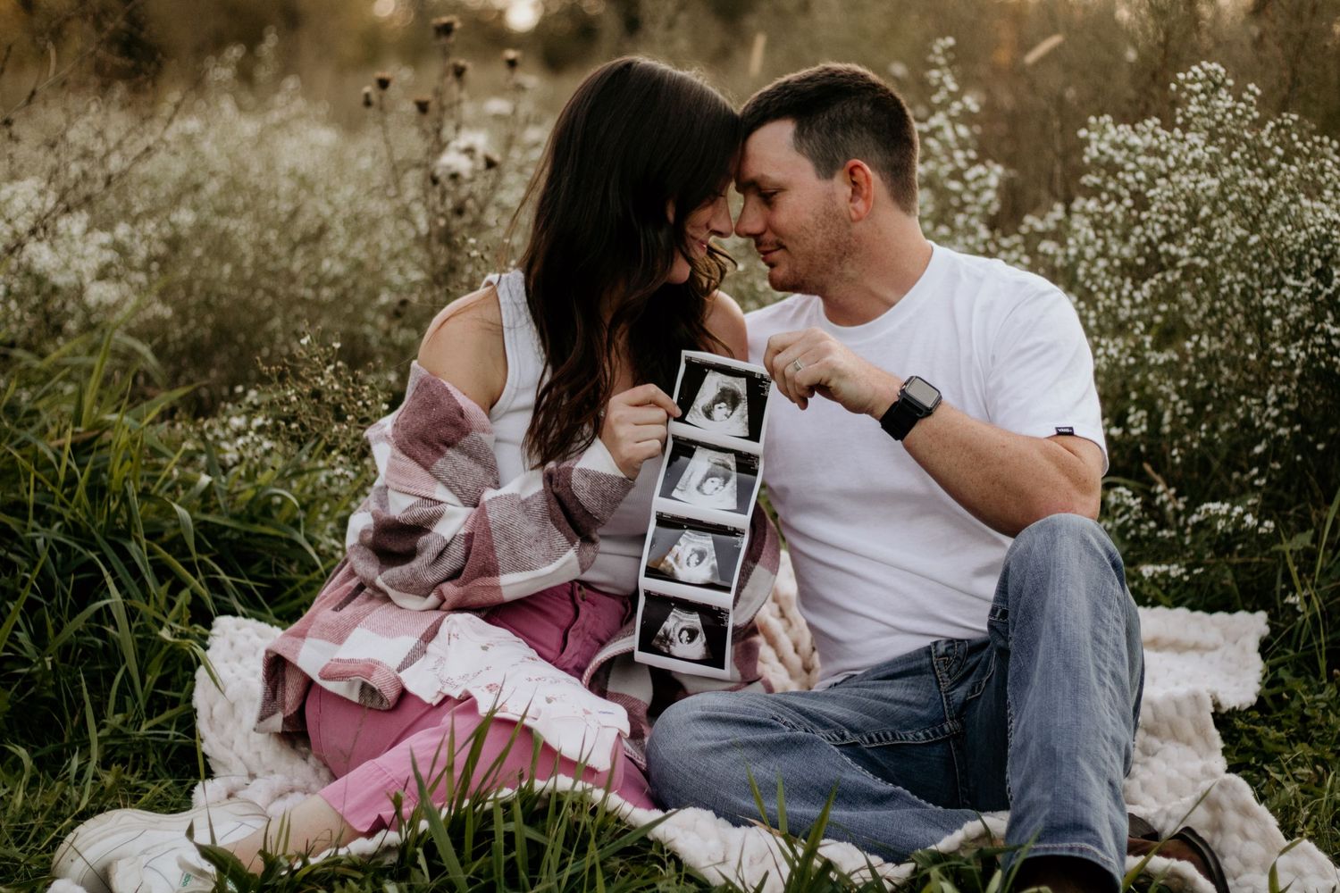 Iowa couples outdoor maternity portrait session