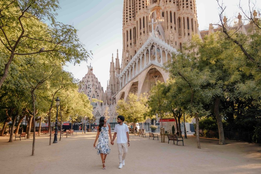 Candid Barcelona photographer capturing subtle intimacy between childhood friends.